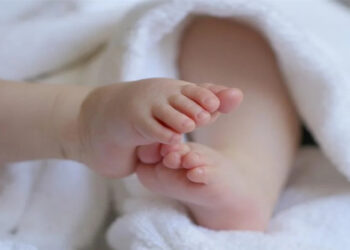 Βόλος: Γυναίκα γέννησε στο αυτοκίνητο – Ήταν καθ’οδόν για την κλινική