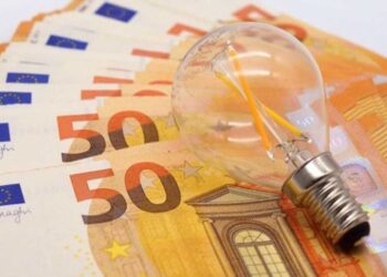 Νέα υποχώρηση περί το 6% στα πράσινα τιμολόγια τον Μάιο, αν δεν αλλάξουν οι εκπτώσεις - Μεταξύ 9,5 και 10,6 λεπτά ανά Κιλοβατώρα θα κυμανθούν οι χρεώσεις