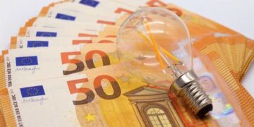 Νέα υποχώρηση περί το 6% στα πράσινα τιμολόγια τον Μάιο, αν δεν αλλάξουν οι εκπτώσεις - Μεταξύ 9,5 και 10,6 λεπτά ανά Κιλοβατώρα θα κυμανθούν οι χρεώσεις