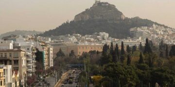 O καιρός της Τρίτης: Βροχές και αφρικανική σκόνη και μετά τις απογευματινές ώρες στη Δ. Μακεδονία