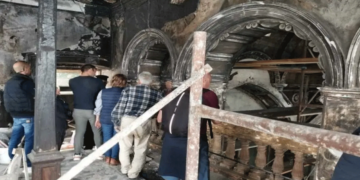 Ο Κασσελάκης αναλαμβάνει τα έξοδα αποκατάστασης εκκλησίας στην Αστυπάλαια που υπέστη ζημιές από φωτιά