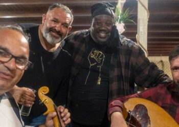 Ο Ζερόμ Καλούτα συναντάει τον συντοπίτη μας Τάσο Γ. Κάσπαρη στην Κάσο - Γράφει ο Μιχάλης Ραμπίδης