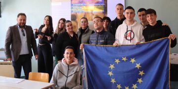 Οι τοπικοί πολλαπλασιαστές του δικτύου Eurodesk στο 2ο ΓΕΛ Φλώρινας για τη διεξαγωγή των Euroclasses