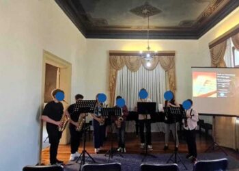 Οι 7 παίδες εν σαξοφώνω – Γράφει ο Β. Π. Καραγιάννης