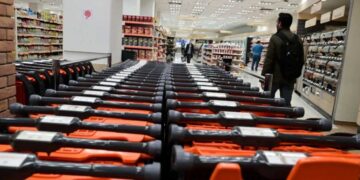 Οι αργίες του Πάσχα: Τι ισχύει για σούπερ μάρκετ και τράπεζες