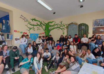 Οι μαθητές/τριες του 1ου Γυμνασίου Φλώρινας συνάντησαν 16 νέες και νέους Ιρλανδούς στον ΟΕΝΕΦ