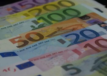 Οι συντάξεις Μαΐου πληρώνονται, οι τράπεζες κλείνουν για πέντε μέρες