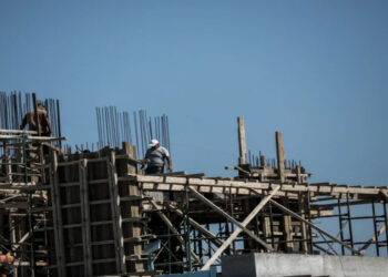 Νέο αδιέξοδο με τις άδειες οικοδομής – Μπλόκο στις ψηλές πολυκατοικίες