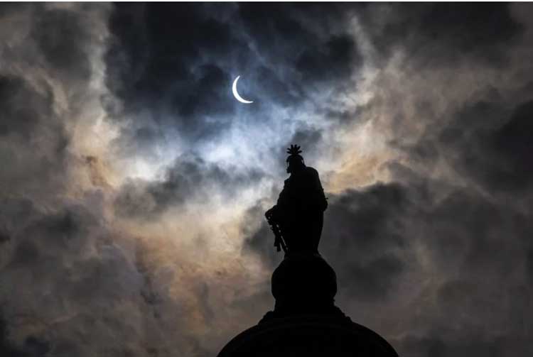 Ολική έκλειψη Ηλίου: Μαγικές εικόνες, πλανητικό σόου στον ουρανό, απίστευτες φωτό και βίντεο 