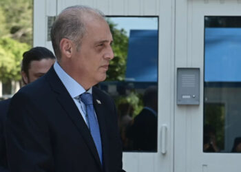 «Παραποιήθηκε η δήλωσή μου», λέει τώρα ο Βελόπουλος, μετά το «άδειασμα» του Αρχιεπισκόπου από το Δήλεσι