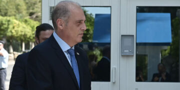 «Παραποιήθηκε η δήλωσή μου», λέει τώρα ο Βελόπουλος, μετά το «άδειασμα» του Αρχιεπισκόπου από το Δήλεσι