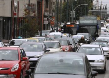 Ποιοι οδηγοί πρέπει να κολλήσουν υποχρεωτικά το «Σ» στο παρμπρίζ του ΙΧ τους