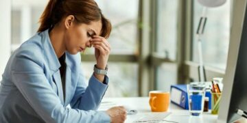 Πονοκέφαλος και Εξάντληση – 11 Πιθανά Αίτια Και Πώς να τα Αντιμετωπίσεις