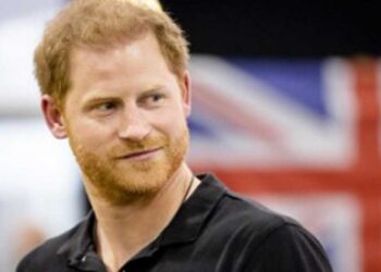 Πρίγκιπας Χάρι: Σάλος στο Ίντερνετ με μια χειρονομία του – Ξέχασε τους καλούς τρόπους που έμαθε στο παλάτι