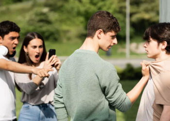 Σχολικός εκφοβισμός – Γονείς: Πώς να βοηθήσετε το παιδί που βιώνει bullying – 7 συμβουλές από μια ειδικό