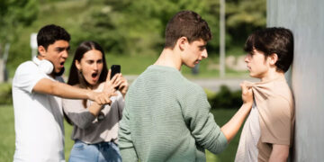 Σχολικός εκφοβισμός – Γονείς: Πώς να βοηθήσετε το παιδί που βιώνει bullying – 7 συμβουλές από μια ειδικό