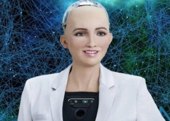 Η Σοφία, το ρομπότ της Beyond, συζητά με την Αναστασία Γιαννακοπούλου, Επ. Καθηγήτρια του Παν. Δυτ. Μακεδονίας (βίντεο)