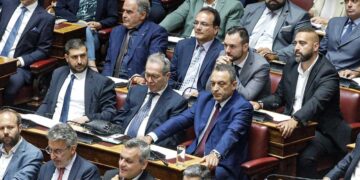 Σπαρτιάτες: Τι θα γίνει με τις έδρες τους αν το δικαστήριο κηρύξει έκπτωτους τους 11 βουλευτές