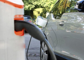 Σταθμό φόρτισης στις θέσεις στάθμευσης θα πρέπει να έχουν τα επόμενα χρόνια τα νέα κτίρια – Οδηγία της ΕΕ