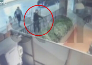 Βίντεο-σοκ από τη Θεσσαλονίκη: Καρέ-καρέ η στιγμή που 31χρονος ανοίγει πυρ έξω από το κέντρο διασκέδασης