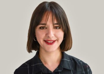 Η Τίνα Κουζιάκη, υποψήφια Ευρωβουλευτής του ΚΚΕ