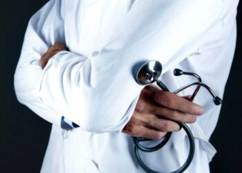 Το Υπουργείο Υγείας θα ακυρώνει συμβάσεις συμβεβλημένων γιατρών με τον ΕΟΠΥΥ που απεργούν