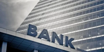 Η Κεντρική Ένωση Επιμελητηρίων ζητά άμεση μείωση των προμηθειών από τις τράπεζες για επιχειρήσεις