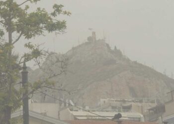 Τζανάκης για αφρικανική σκόνη: «Να αποφύγουμε τις δραστηριότητες στους εξωτερικούς χώρους» - Προσοχή στις ευπαθείς ομάδες