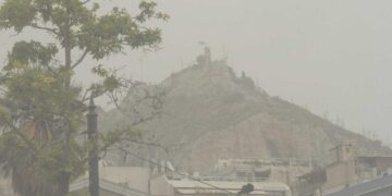 Τζανάκης για αφρικανική σκόνη: «Να αποφύγουμε τις δραστηριότητες στους εξωτερικούς χώρους» - Προσοχή στις ευπαθείς ομάδες