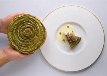 Χρυσοί Σκούφοι 2024: Τα βραβευμένα ελληνικά εστιατόρια με την υψηλότερη βαθμολογία