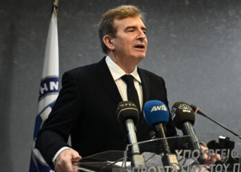 Τηλεδιάσκεψη Χρυσοχοΐδη με 2.500 αστυνομικούς: 4 μέτρα για να αντιμετωπιστούν τα περιστατικά ενδοοικογενειακής βίας