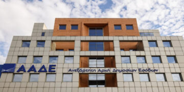 Εφιάλτης η Εφορία για τους ελεύθερους επαγγελματίες: Ετοιμάζεται να ανοίξει τραπεζικούς λογαριασμούς