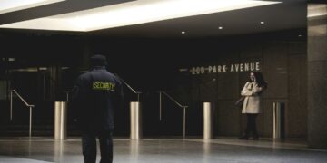 Το Κέντρο Δια Βίου Μάθησης VOLTEROS, σε συνεργασία με το ΚΕΜΕΑ και τον ΕΟΠΠΕΠ, οργανώνει και υλοποιεί Εξ Αποστάσεως το νέο τμήμα Κατάρτισης & Πιστοποίησης Προσωπικού Ιδιωτικής Ασφάλειας (Security) διάρκειας 105 ωρών