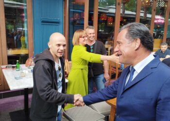 Όλη η βόλτα του Άδωνι στα καφέ και το κέντρο της Πτολεμαΐδα – Συνομίλησε με τους πολίτες (ΦΩΤΟ-video)