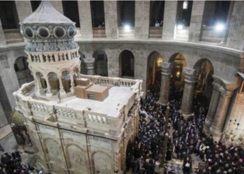 Άγιο Φως: Η τελετή Αφής στον Ιερό Ναό της Αναστάσεως στα Ιεροσόλυμα - Δείτε live