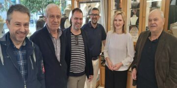 Συμβολική  κίνηση  αγάπης,  αισιοδοξίας  και  ελπίδας από  το   Επιμελητήριο και τον Εμπορικό  Σύλλογο  Κοζάνης