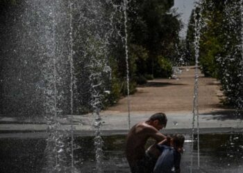 Διαφωνούν οι μετεωρολόγοι για τον «μίνι» καύσωνα: Για 40άρια κάνει λόγο ο Τσατραφύλλιας - «Ας μη βιαζόμαστε» λέει ο Κολυδάς