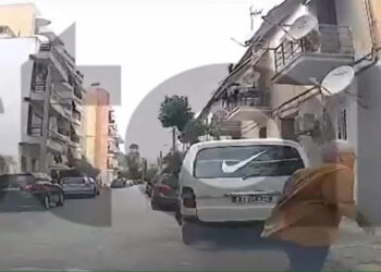 Απίστευτο βίντεο: Οδηγός ταξί καταδιώκει ληστή στα Καμίνια!