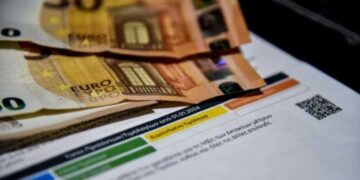 Εκτίναξη στα πράσινα τιμολόγια με αυξήσεις έως και 35% σε σχέση με τις τρέχουσες τιμές δείχνουν τα μέχρι τώρα δεδομένα για τον επόμενο μήνα