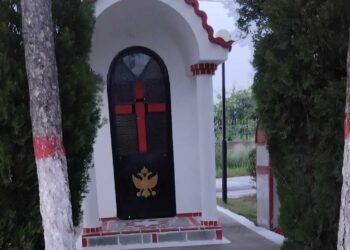 Εσπερινός στο παρεκκλήσι Αγίου Κωνσταντίνου και Ελένης Ασβεστόπετρα