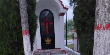 Εσπερινός στο παρεκκλήσι Αγίου Κωνσταντίνου και Ελένης Ασβεστόπετρα