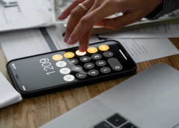 Φορολογικές δηλώσεις 2024: Τι να προσέξουν όσοι αποφάσισαν να γλιτώσουν το 50αρικο του λογιστή