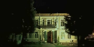 Φωταγώγηση του Δημαρχείου Φλώρινας για την Ημέρα Μνήμης της Γενοκτονίας των Ελλήνων του Πόντου