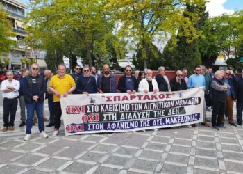 Φωτογραφίες και βίντεο από τον εορτασμό της Εργατικής Πρωτομαγιάς στην κεντρική πλατεία της Πτολεμαΐδας