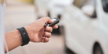 Η άγνωστη λειτουργία του κλειδιού του αυτοκινήτου που το 85% των οδηγών δεν γνωρίζουν – Πώς να τη χρησιμοποιήσεις