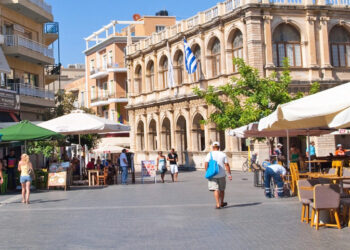 Κρήτη: 44χρονη έπαθε ανακοπή μπροστά στα μάτια του παιδιού της στο κέντρο του Ηρακλείου