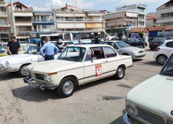 Αυτοκίνητα μιας άλλης εποχής βρέθηκαν σήμερα Κυριακή στην Πτολεμαΐδα (φώτο βίντεο)