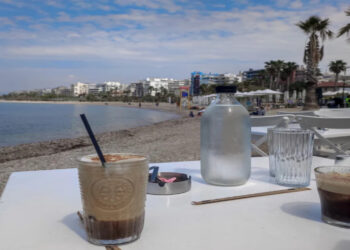 Αυξήσεις 0,50 ευρώ στον καφέ; «Υπερβολική και παράλογη» η ανατίμηση λένε οι καταστηματάρχες