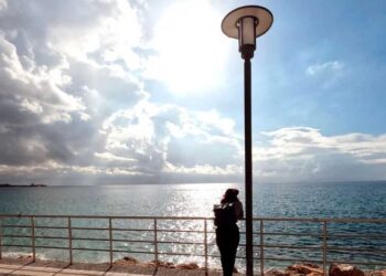 Καιρός: «Διπρόσωπος» μέχρι την Κυριακή του Πάσχα – Σε ποιες περιοχές αναμένονται βροχές