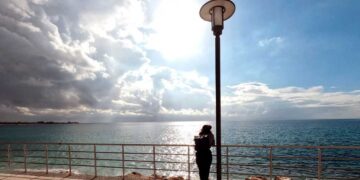 Καιρός: «Διπρόσωπος» μέχρι την Κυριακή του Πάσχα – Σε ποιες περιοχές αναμένονται βροχές